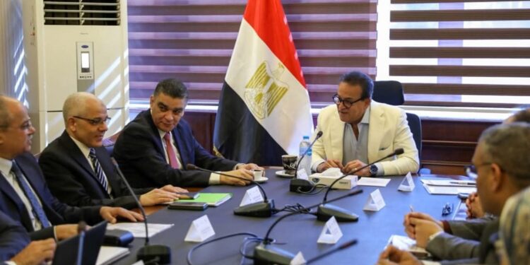 نائب مجلس الوزراء للصحة يستقبل رئيس هيئة الشراء الموحد وقيادات شركة جريفلز إيجيبت لبحث تعزيز التعاون وتوطين صناعة مشتقات البلازما