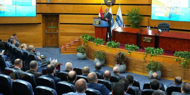 وزير البترول يعقد اللقاء الدوري مع القيادات ورؤساء الشركات لمتابعة ما تم إنجازه واستعراض رؤية العمل وأوجه الدعم المطلوبة للفترة المقبلة