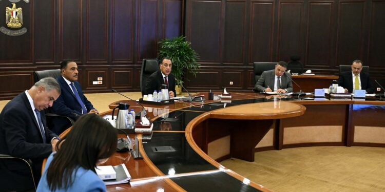 مدبولي يكلف المحافظين بالبدء على الفور بتشكيل لجان الحصر الخاصة بوحدات «الإيجار القديم»