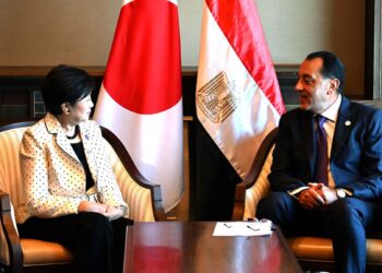 على هامش قمة تيكاد 9 التي تستضيفها اليابان: رئيس الوزراء يلتقي محافظ طوكيو لبحث مجالات التعاون المشترك