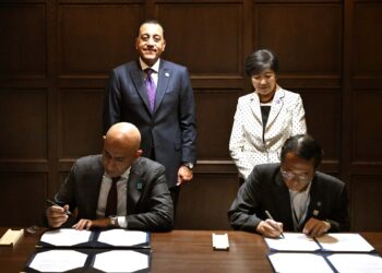 رئيس الوزراء يشهد توقيع مذكرتي تفاهم بين وزارة التربية والتعليم و حكومة طوكيو لتعزيز التعاون في مجال التعليم الفني ودعم تعليم ذوي الاحتياجات الخاصة وتدريب المعلمين