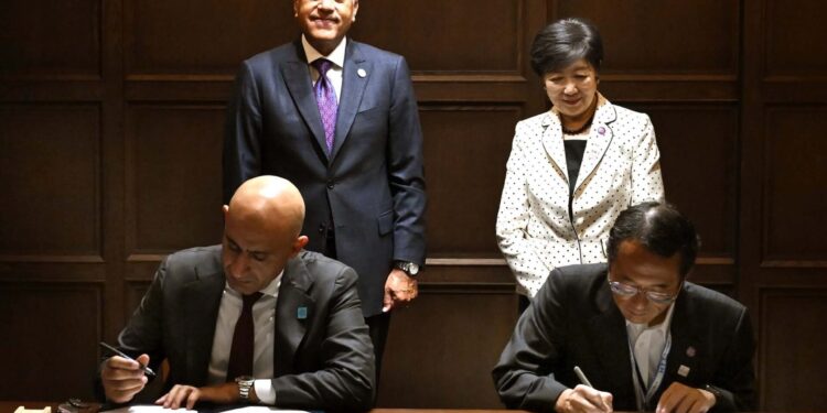 رئيس الوزراء يشهد توقيع مذكرتي تفاهم بين وزارة التربية والتعليم و حكومة طوكيو لتعزيز التعاون في مجال التعليم الفني ودعم تعليم ذوي الاحتياجات الخاصة وتدريب المعلمين