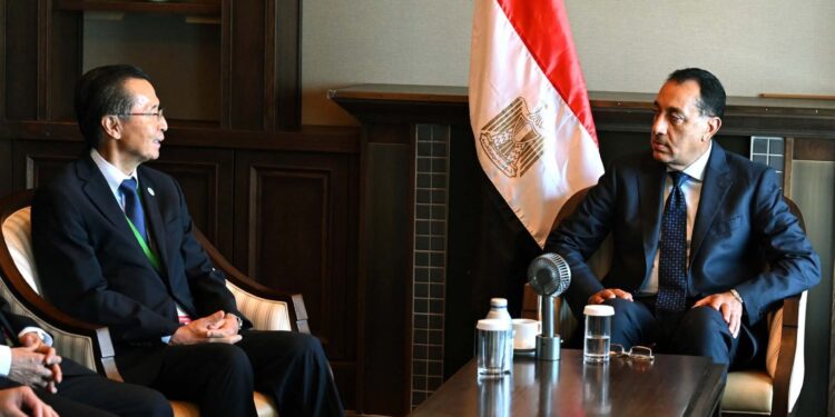 رئيس الوزراء يلتقي الرئيس والمدير التنفيذي لمنظمة اليابان للتجارة الخارجية