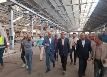 خلال جولة مفاجئة .. وزير الدولة للإنتاج الحربي يتابع سير العملية الإنتاجية بشركة شبرا للصناعات الهندسية 