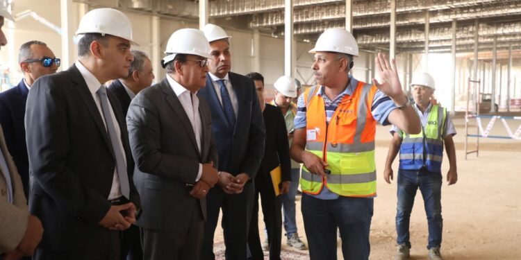 نائب رئيس مجلس الوزراء للصحة يتفقد مشروع إنشاء المخازن الاستراتيجية للمنتجات والأجهزة الطبية بالعاصمة الإدارية