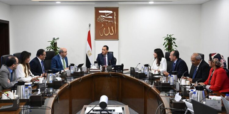 رئيس الوزراء يتابع الموقف التنفيذي لمشروع «مبنى 4» بمطار القاهرة الدولي