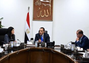 رئيس الوزراء يناقش زيادة الاعتمادات المالية المخصصة لصيانة المنشآت الحكومية والمرافق في موازنة الدولة