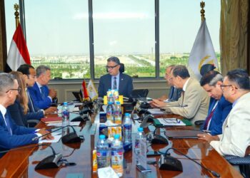 وزير التموين يجتمع مع رئيس شركة السكر والصناعات التكاملية لمتابعة خطط التطوير