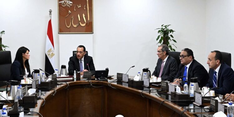 رئيس الوزراء يستعرض خطط الدولة للتحول الرقمي وجذب المزيد من الاستثمارات إلى مصر في مجال الاتصالات وتكنولوجيا المعلومات