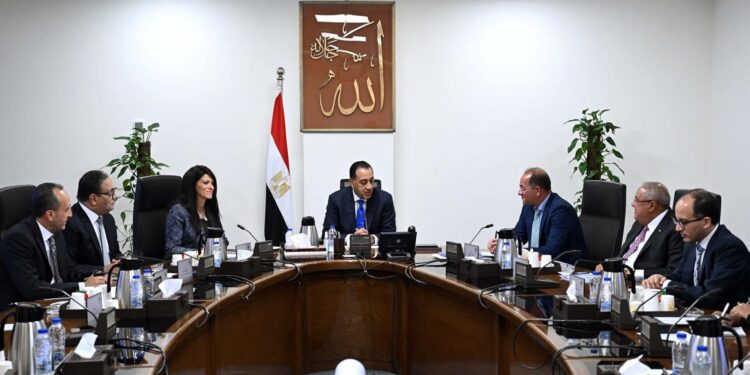 رئيس الوزراء يتابع آليات تنفيذ قانون تنظيم بعض الأحكام الخاصة بملكية الدولة في الشركات المملوكة لها أو التي تساهم فيها