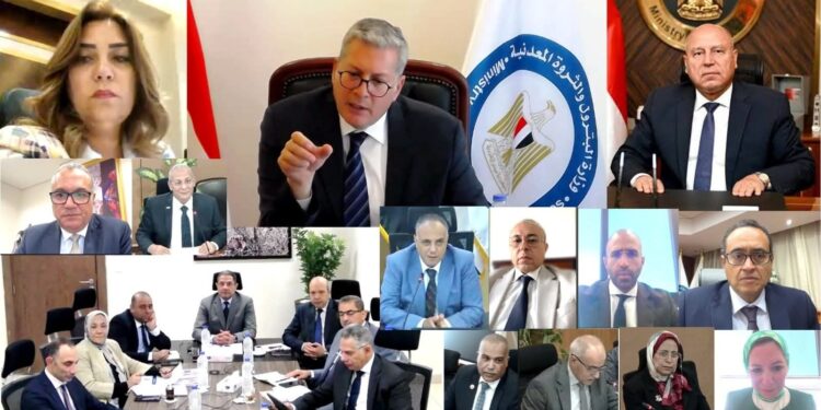 وزير البترول يؤكد: شركات توزيع المنتجات البترولية الوطنية تلعب دوراً أساسياً في تلبية احتياجات المواطن اليومية من الوقود والخدمات