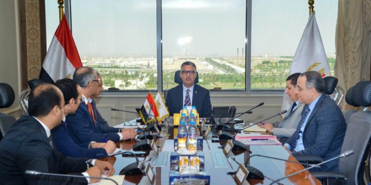 وزير التموين يعقد اجتماعًا لمتابعة جهود الوزارة في مواجهة حالات الغش التجاري وحماية حقوق المستهلكين