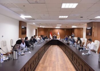 وزير العمل: البدء في تنفيذ حملة «سلامتك تهمنا» .. وتقديم الحماية والدعم لـ «عمال الدليفري» ..وإعداد قاعدة بيانات لهم