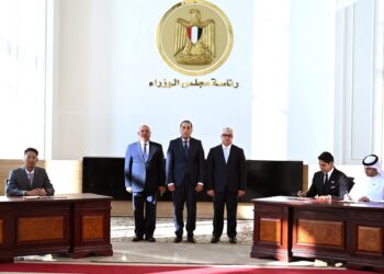 باستثمارات 220 مليون دولار..  رئيس الوزراء يشهد توقيع عقد مشروع «أتوم سولار مصر» لإقامة مجمع صناعي لإنتاج الخلايا والألواح الشمسية بـ «اقتصادية قناة السويس»