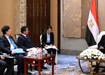 رئيس الوزراء يلتقي رئيس شركة TBEA الصينية المتخصصة في هندسة الطاقة وتصنيع المعدات الكهربائية