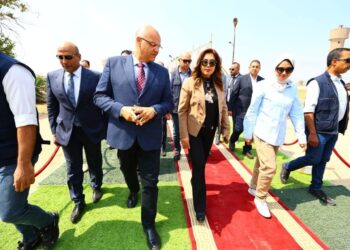 بعد توقفه لعدة سنوات: وزيرة التنمية المحلية ومحافظ القليوبية يشهدان بدء إنتاج مشروع الـ 30 مليون بيضة بالخانكة