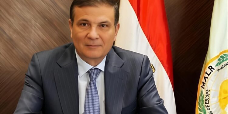 لتعظيم الاستفادة من البحث العلمي التطبيقي..  وزير الزراعة يعتمد اللائحة التنفيذية للجنة تسجيل سلالات الإنتاج الحيواني والداجني