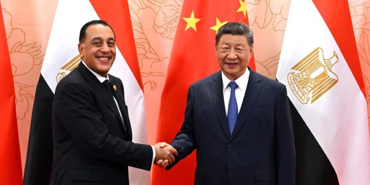 الرئيس الصيني يستقبل رئيس الوزراء بقصر الضيافة بمدينة «تيانجبن»