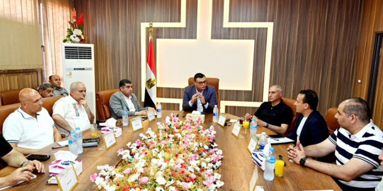 في مستهل جولته اليوم .. وزير الإسكان يعقد اجتماعا بمقر جهاز «برج العرب الجديدة» لمتابعة سير العمل بمختلف القطاعات بالمدينة.. وموقف المشروعات الجارى تنفيذها