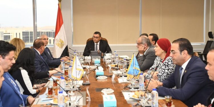 وزير الإسكان يلتقي وفدا من الجالية المصرية في الولايات المتحدة الأمريكية لاستعراض جهود الوزارة في تلبية احتياجاتهم والاستماع لآرائهم ومقترحاتهم