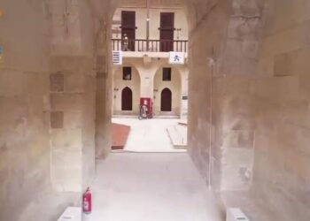 لوضعها على خريطة المزارات السياحية العالمية: رئيس «المركزي للتعمير» يتفقد الأعمال الأخيرة بوكالة «قايتباي» ضمن مشروعات تطوير القاهرة التاريخية