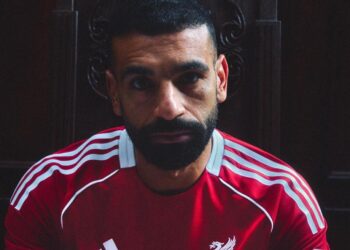 أديداس ونادي ليفربول يطلقان القمصان الأساسية والاحتياطية الجديدة لموسم 2026/2025