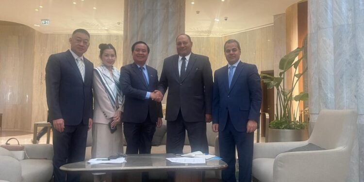 نائب وزير الزراعة المصري يبحث سبل تعزيز التعاون الزراعي مع نظيره الفيتنامي