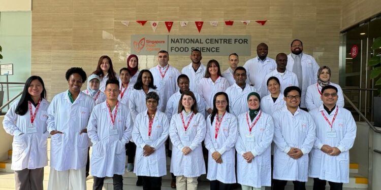 وزير الزراعة يتلقي تقريرا عن مشاركة مصر في البرنامج الدولي لسلامة وأمن الغذاء بسنغافورة