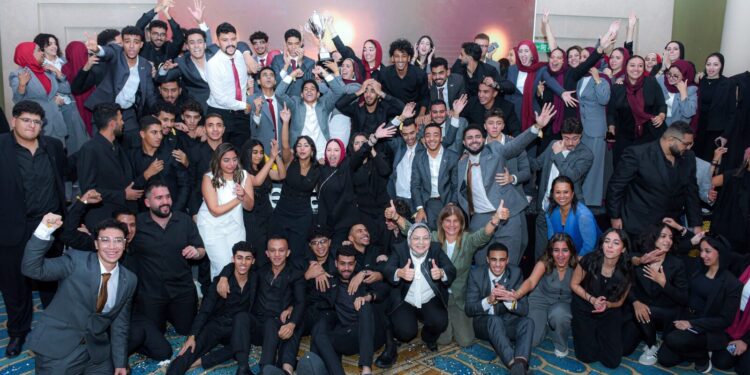 في إطار استراتيجيتها لدعم الشباب .. «هايد بارك للتطوير العقاري» ترعي مسابقة «إيناكتس» وتتوج فريق جامعة مصر للعلوم والتكنولوجيا لتمثيل مصر عالميًا