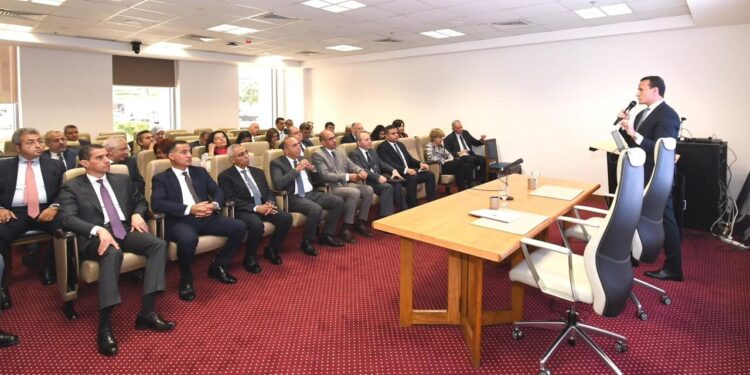 مساعد وزير الإسكان يلتقي عددا من سفراء مصر الجدد بالخارج لاستعراض جهود الوزارة في مجالات التنمية العمرانية