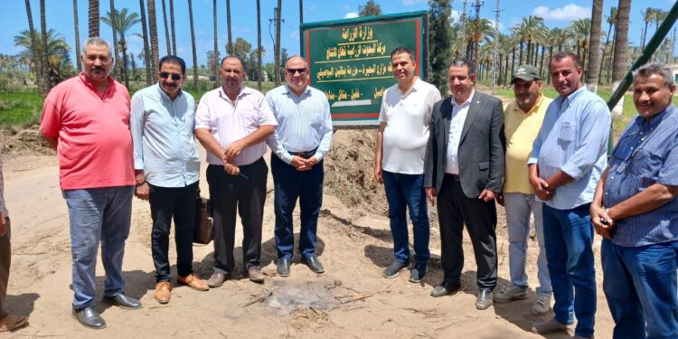 بطاقة 200 ألف طن من الأخشاب… رئيس « البحوث الزراعية» يتفقد أكبر مصنع لتحويل قش الأرز إلي صناعة تحويلية لإنتاج الأثاث