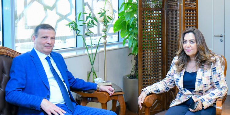 وزيرة التنمية المحلية ووزير الزراعة يبحثان التوسع فى استخدام المخلفات الزراعية لإنتاج غاز حيوي وسماد عضوي