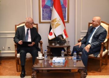 وزير الصناعة والنقل يستقبل السفير الياباني بالقاهرة لمتابعة الموقف التنفيذي للمشروعات المشتركة وبحث التعاون المستقبلي بين الجانبين