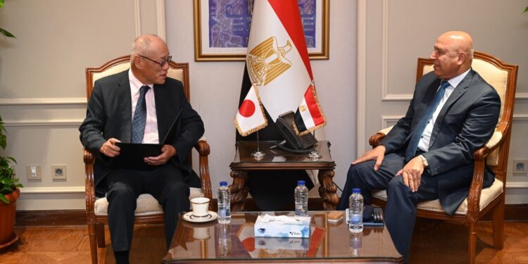 وزير الصناعة والنقل يستقبل السفير الياباني بالقاهرة لمتابعة الموقف التنفيذي للمشروعات المشتركة وبحث التعاون المستقبلي بين الجانبين