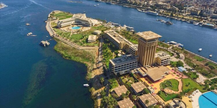 هشام طلعت مصطفى أول رجل أعمال من القطاع الخاص يتصدر قائمة فوربس للسياحة والسفر 2025