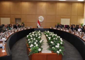 المجلس الأعلى للطاقة يناقش توفير “الطاقة” اللازمة ورفع القدرة لعدد 14 مشروعا صناعيا وخطوط إنتاج جديدة.