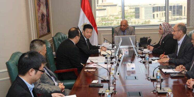 وزير الكهرباء يبحث مع شركة «انكورا الصينية» توطين صناعة المهمات الكهربائية لنهايات الكابلات ذات الجهد العالى والفائق