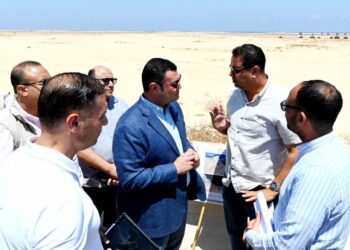 وزير الإسكان يتفقد مشروعات المرحلة العاجلة للأراضي البديلة بمنطقة «شمس الحكمة» ويتابع مخطط تنمية منطقة غرب رأس الحكمة