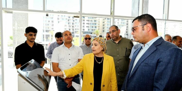 وزير الإسكان يشهد بدء التشغيل التجريبي لمركز خدمات هيئة المجتمعات العمرانية الجديدة بمدينة العلمين الجديدة