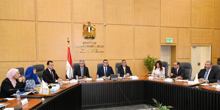 3 وزراء يتابعون المخطط الاستراتيجي للتطوير السياحي للمنطقة الواقعة بين مطار سفنكس الدولي ومنطقة هرم سقارة