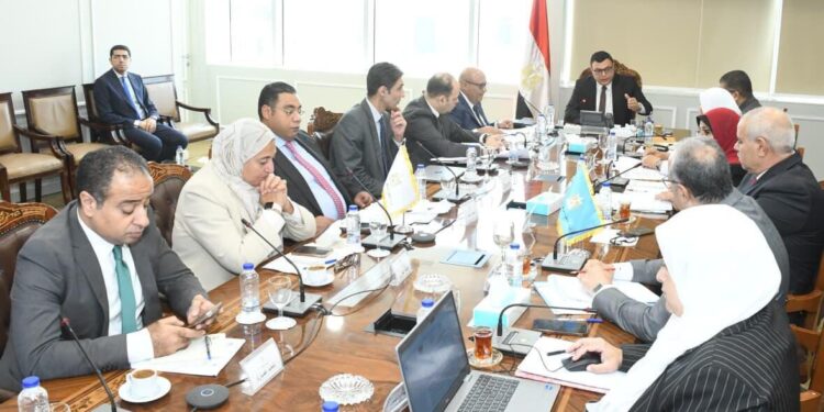 وزير الإسكان يتابع آخر مستجدات الإجراءات التنفيذية لتفعيل بعض الأحكام المتعلقة بقوانين إيجار الأماكن وإعادة تنظيم العلاقة بين المالك والمستأجر