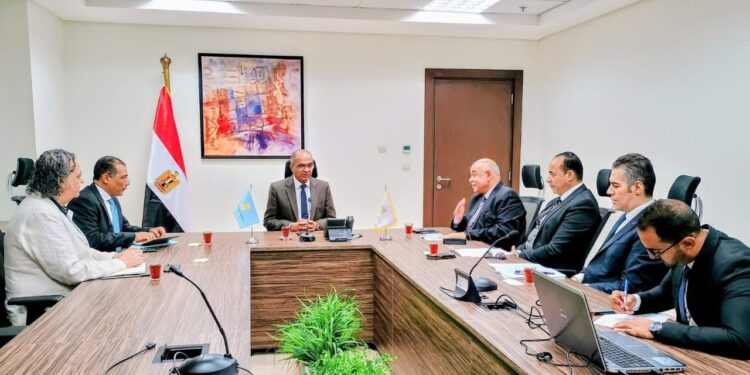 نائب وزير الإسكان يترأس اجتماع لجنة إعداد «مُقترح اللائحة التنفيذية لقانون تنظيم مرفق مياه الشرب والصرف الصحي»