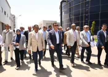 وزير الإسكان ومحافظ مطروح يتفقدان محطة تحلية مياه البحر «الرميلة 4» بطاقة 65 ألف م3/يوم