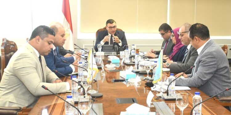 وزير الإسكان يتابع مشروع المماشى السياحية بمدينة 6 أكتوبر