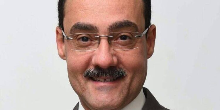 «شارل المصري» يحصل على دبلوم السياسة الدولية من جامعة السويس