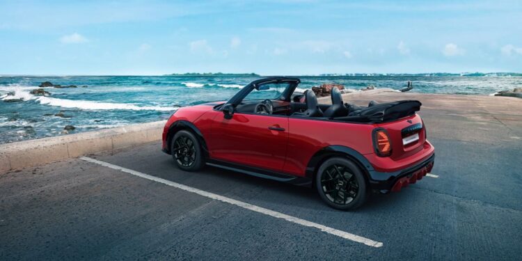 MINI تُطلق الطراز الجديد كليًّا Cooper Convertible في السوق المصرية لتكتمل عائلة العلامة البريطانية بهذا الطراز المكشوف الفريد مِن نوعه: