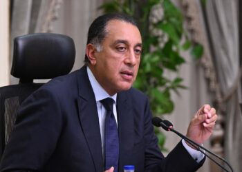 رئيس الوزراء يبدأ جولة تفقدية بعدد من مشروعات إعادة إحياء مناطق القاهرة التاريخية