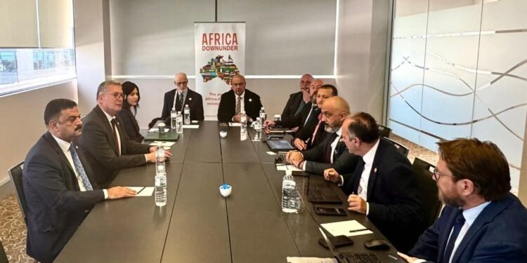 مفاوضات لتطوير منجم «إيقات» ووضعه على خريطة الذهب العالمية