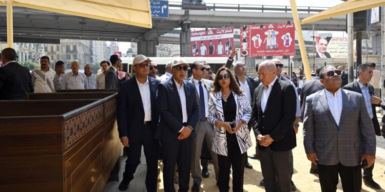 رئيس الوزراء يتابع الموقف التنفيذي لأعمال مشروع تطوير سوق العتبة بوسط القاهرة