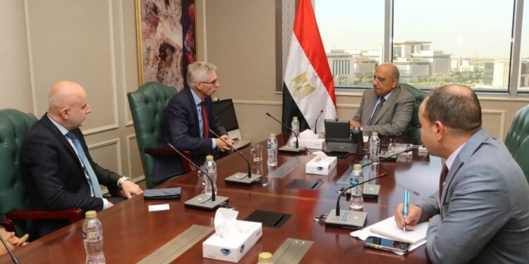  وزير الكهرباء يبحث مع شركة ABB السويدية التعاون في مجالات الطاقة في مصانع الشركة